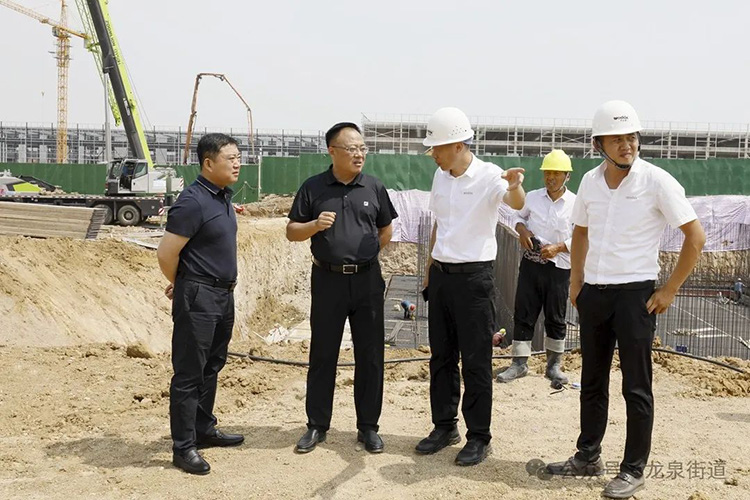 滕州市領(lǐng)導(dǎo)馬金安、崔波現(xiàn)場調(diào)研沃達(dá)重工智能精密伺服液壓沖床項(xiàng)目